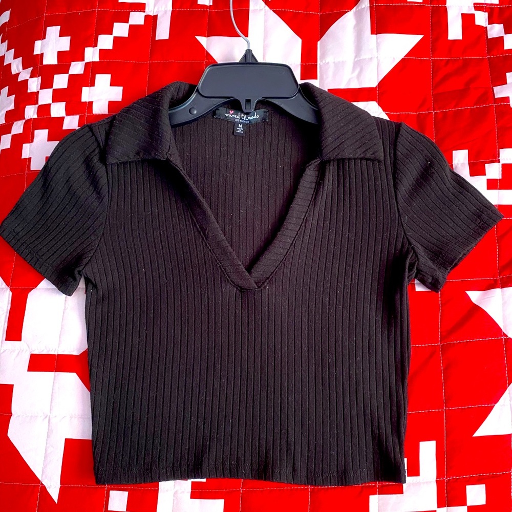 Cropped black collared shirt